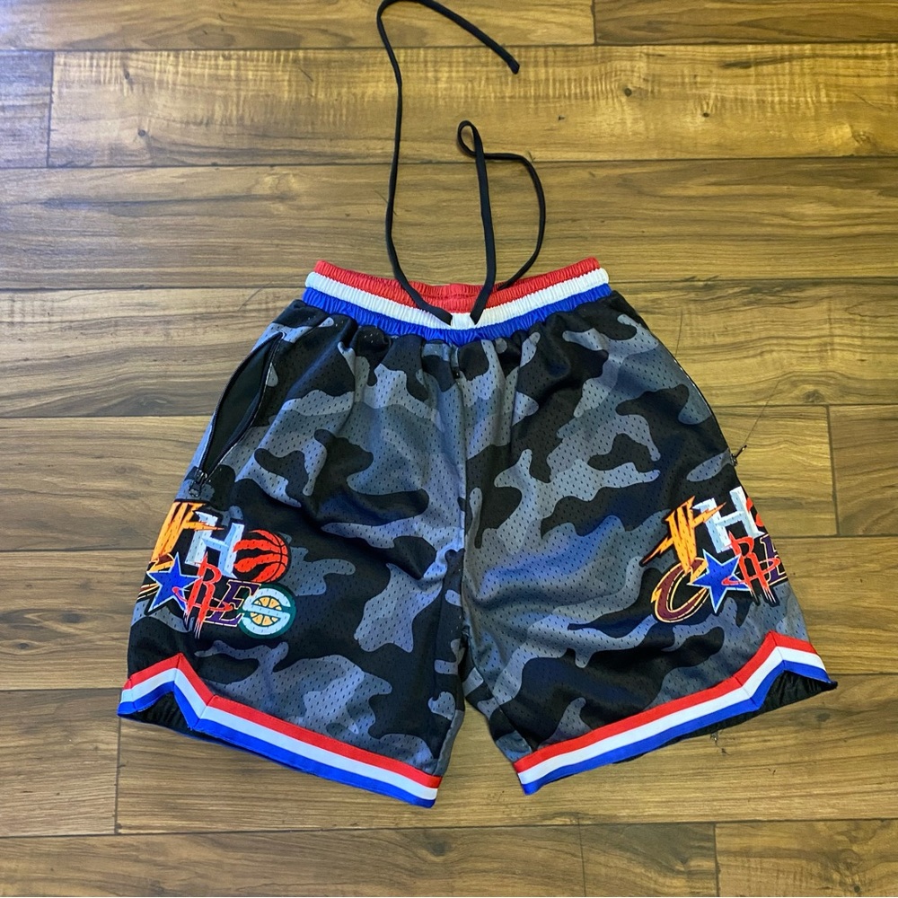 Who Cares?! Camo Basquetball Shorts 7” Sz M Men’s
Jul A-1)